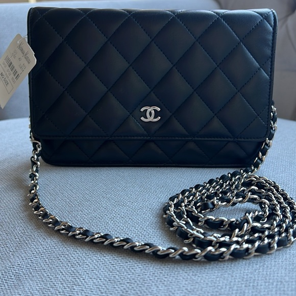 Chanel Wallet On Chain Black Lambskin Like New - Picture 15 of 17